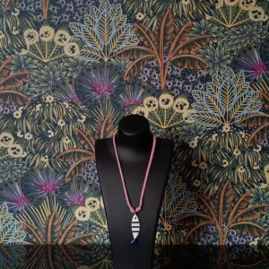 Colgante de pez cerámico en azul estilo marinero con cordón en rojo