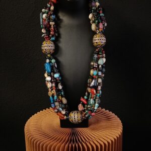 Collar decorativo multicolor pequeño 3 bolas