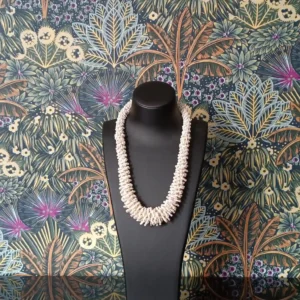 Collar corto multicuentas hecho a mano en crudo