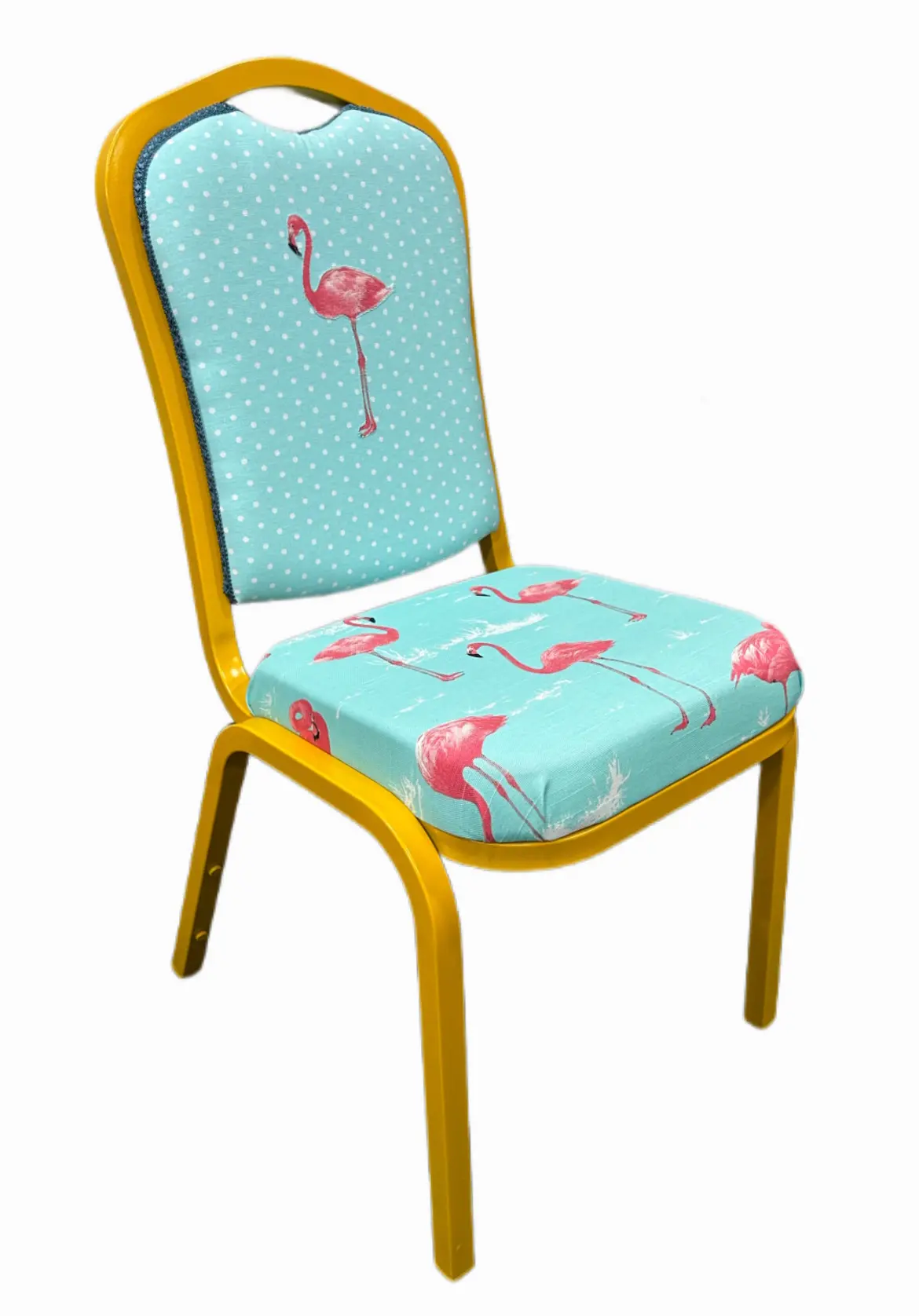 Silla metálica en amarillo y tapizada con estampados de flamencos