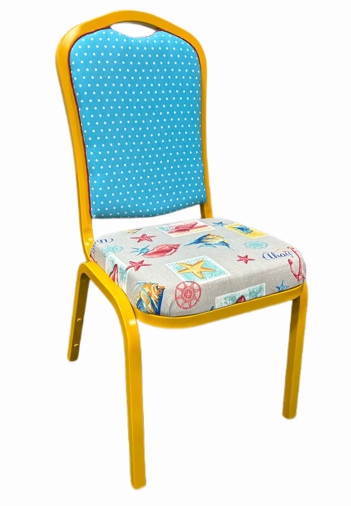 Silla metálica en amarillo y tapizada con estampados de lunares y fondo marino