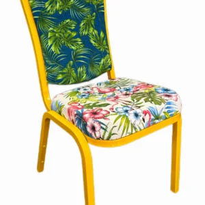 Silla metálica en amarillo y tapizada con estampaciones tropicales II