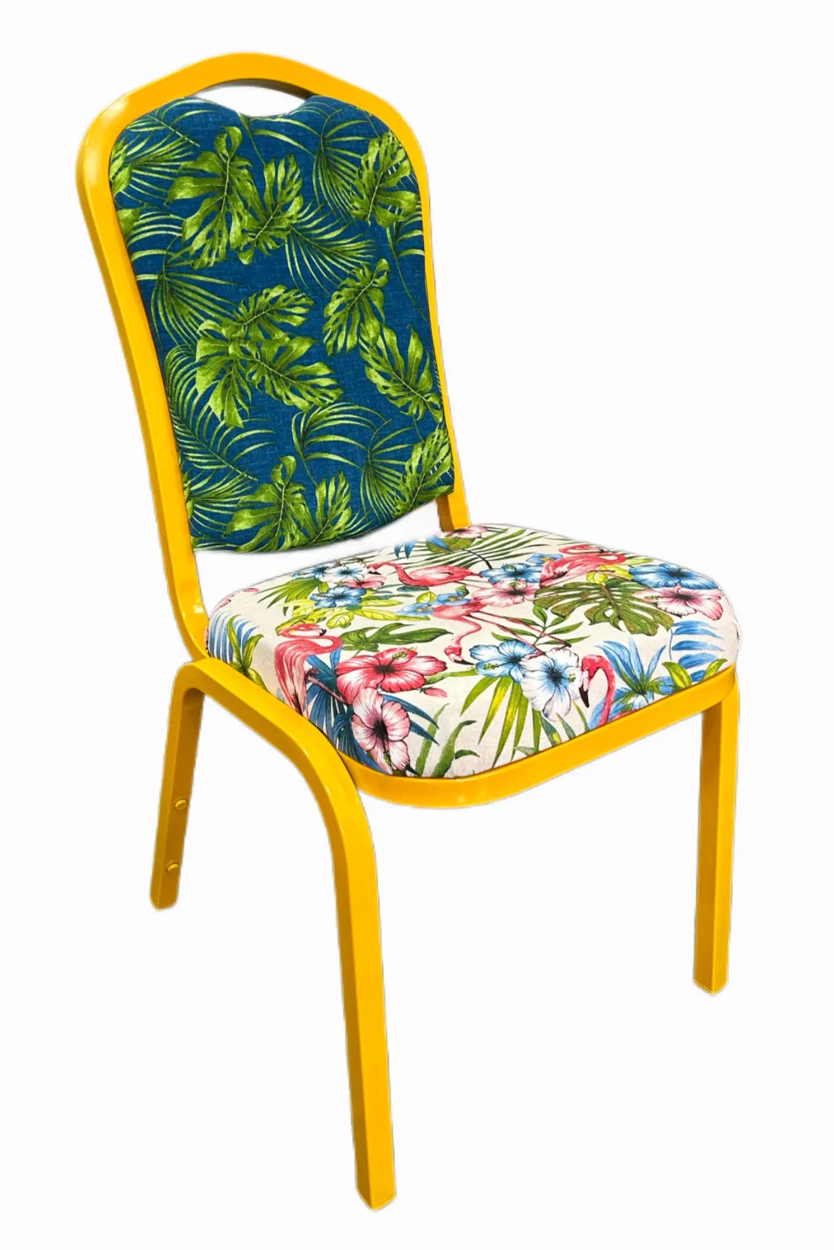 Silla metálica en amarillo y tapizada con estampaciones tropicales II