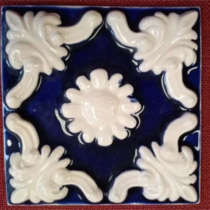 Pieza acabado vintage en azul marino y blanco