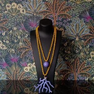 Colgante en forma de coral combinado en amarillo y morado