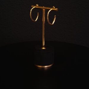 Aretes pequeños dorado brillo
