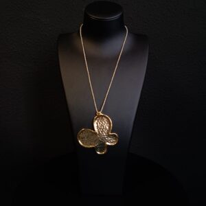 Mariposa con gargantilla